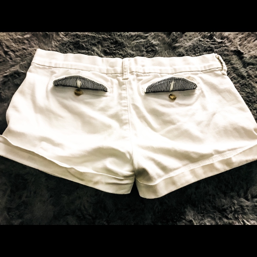 ❌SOLD❌ABERCROMBIE White Shorts - Picture 2 of 3